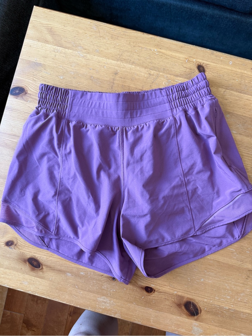 Lululemon Women Hotty Hot Shorts (4inches) Size 8